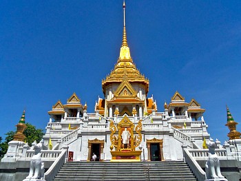 Hành hương và chiêm bái tại chùa Phật Vàng linh thiêng của Thái Lan